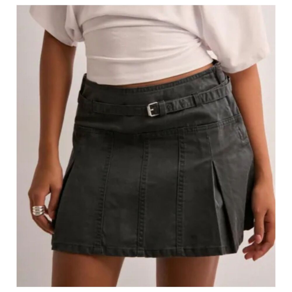 ZARA Pleated Ballon A-Line Black Mini Skirt